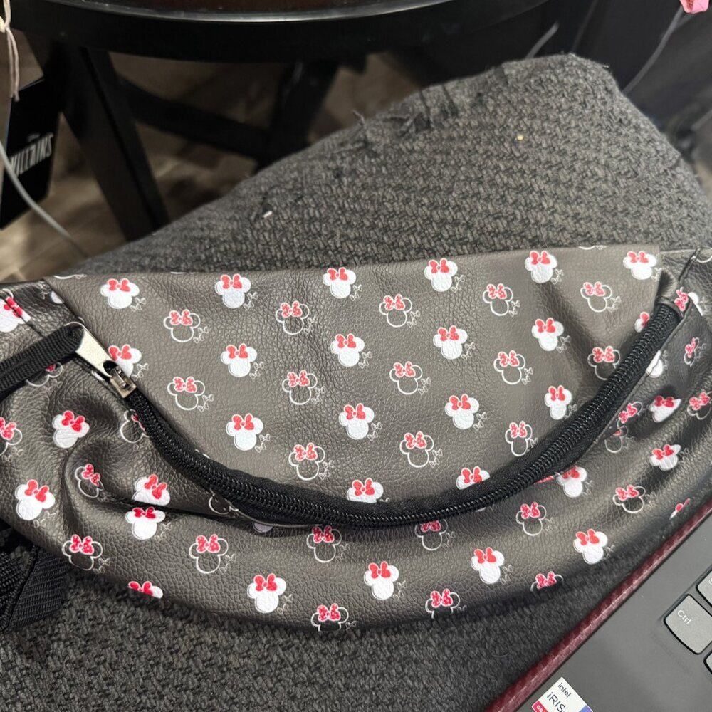 Disney Fanny Pack Minnie Mouse NWT​